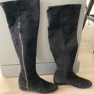 Stuart Weitzman size 7 black suede over the knee flat boots zip-comfy & chic